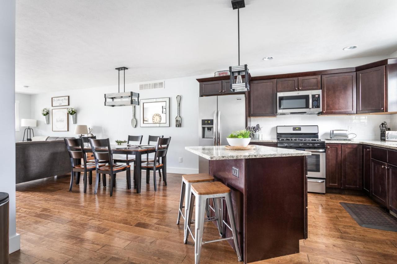 Hébergement de vacances “hygge” 3bdr Townhouse, Close To Beach, Park & Wineries!